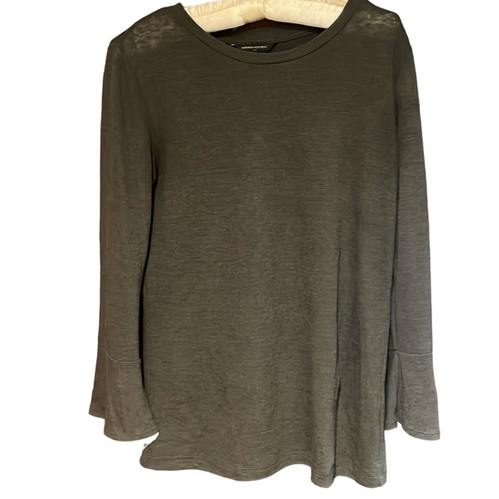 Banana Republic top with flared cuffs, XS.